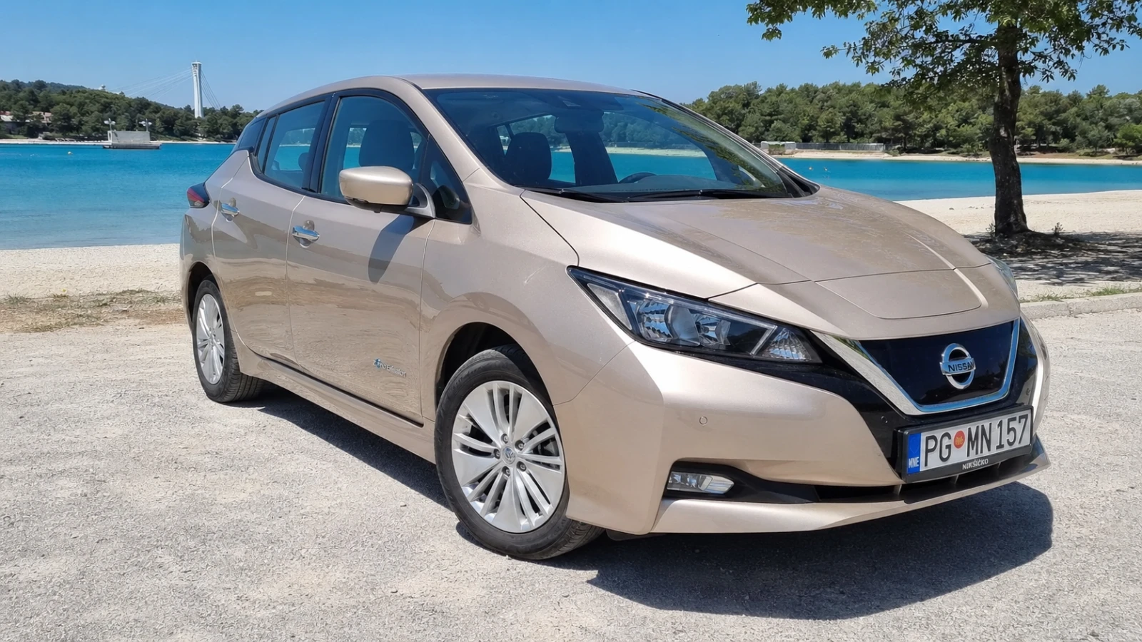 Nissan Leaf electric car rental Podgorica no deposit