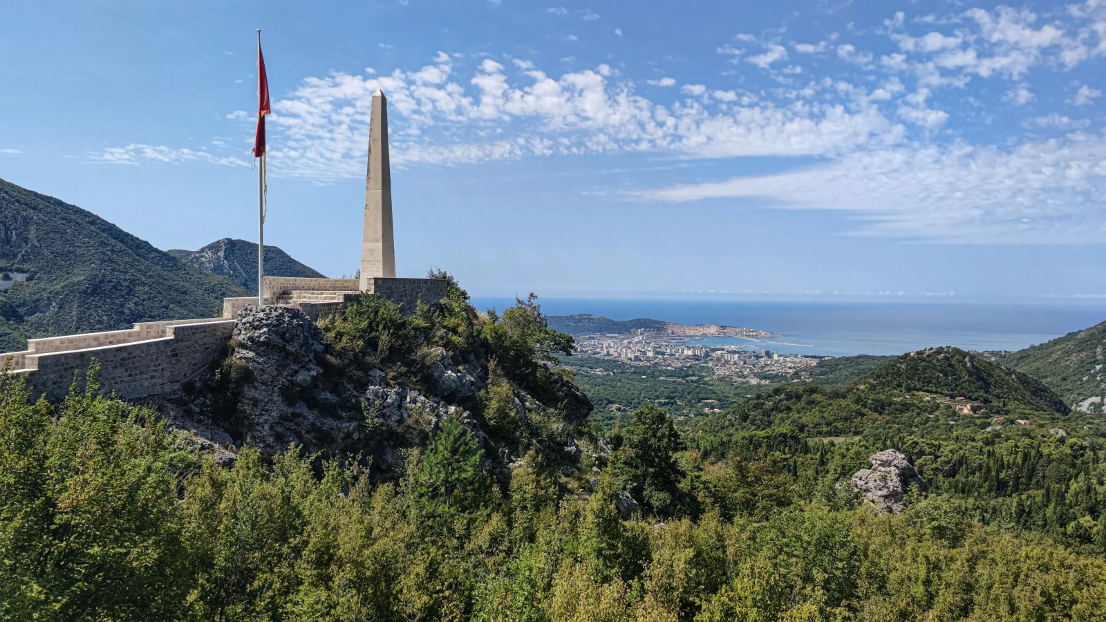 Monumen Raja Nikola Podgorica di pusat kota Montenegro